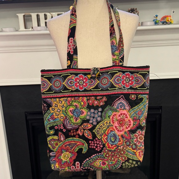 Vera Bradley Handbags - 👜 Vera Bradley Quilted Floral Tote Bag